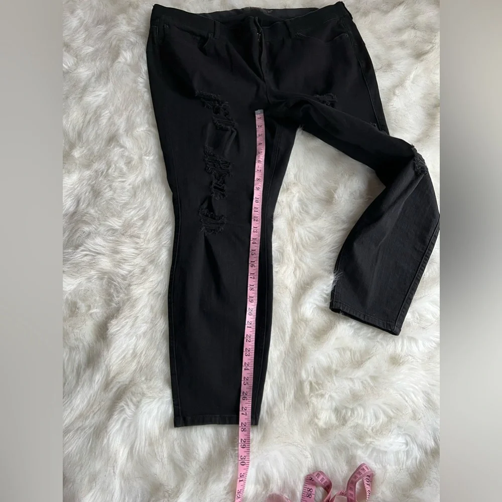 TORRID BOMBSHELL SKINNY PREMIUM STRETCH HIGH-RISE DESTRUCTED JEAN. Size 24R - Picture 5 of 11